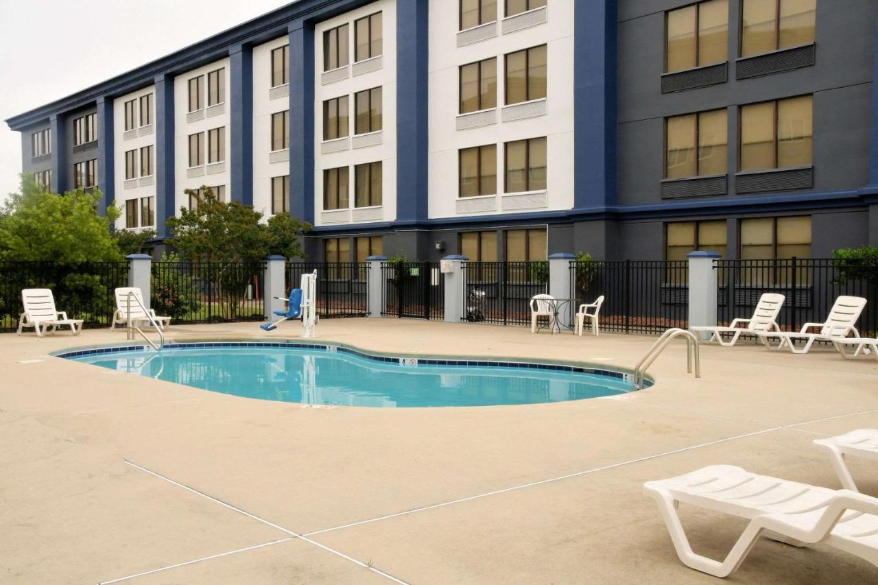 Clarion Pointe Jacksonville Near Camp Lejeune Eksteriør billede